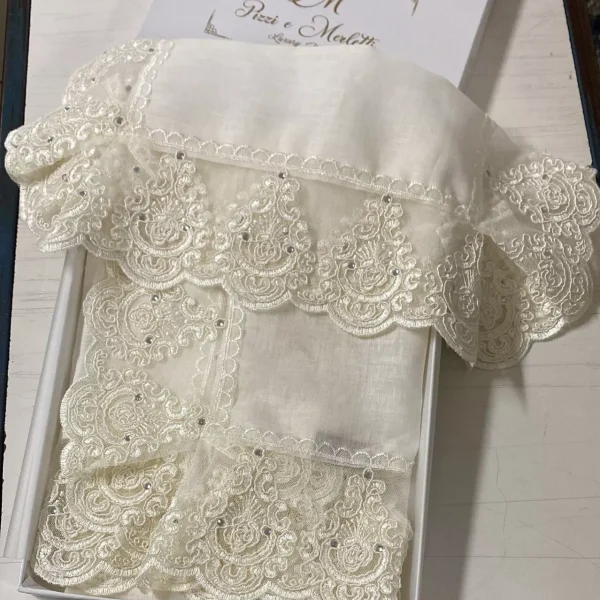 Tris Centri Pizzi e Merletti 100% Puro Lino Con Rifinitura In Tulle Scatolato Tris Centri Pizzi e Merletti 100% Puro Lino Con Rifinitura In Tulle Scatolato