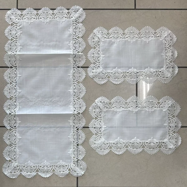 Tris Centri Centrini Classico KP24003 Con Bordi Ricamati Eleganti Made In Italy Tris Centri Centrini Classico KP24003 Con Bordi Ricamati Eleganti Made In Italy