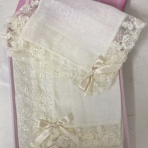 Tris Centri Centrini Pizzi e Merletti 100% Puro Lino Con Rifinitura In Tulle Tris Centri Centrini Pizzi e Merletti 100% Puro Lino Con Rifinitura In Tulle