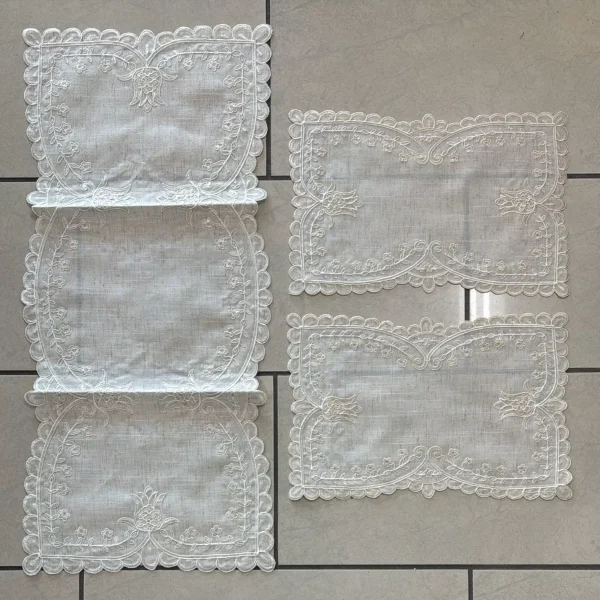 Tris Centri Centrini Classico KP24040 Con Bordi Eleganti Floreale Made In Italy Tris Centri Centrini Classico KP24040 Con Bordi Eleganti Floreale Made In Italy