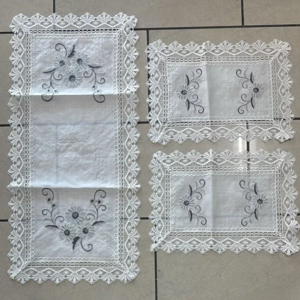 Tris Centri Centrini Classico KP2347 Con Bordi Eleganti Floreale Made In Italy Tris Centri Centrini Classico KP2347 Con Bordi Eleganti Floreale Made In Italy