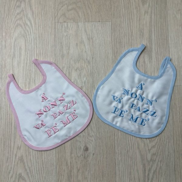 Bavetta Neonato Stampata Bavaglino Con Scritta Simpatica Chiusura Con Lacci