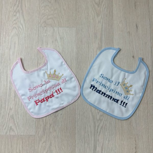Bavetta Neonato Stampata Bavaglino Con Scritta Simpatica Chiusura Con Lacci Bavetta Neonato Stampata Bavaglino Con Scritta Simpatica Chiusura Con Lacci