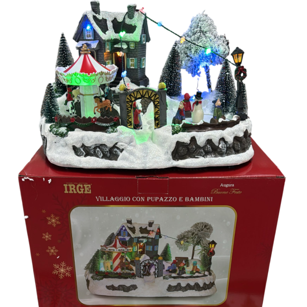 Villaggio Natalizio Irge Con Pupazzo e Bambini Movimento Luci LED E Musica